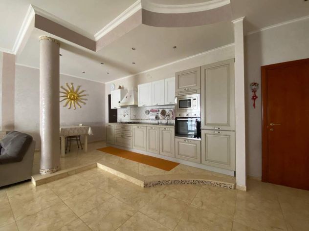 SOLUZIONE INDIPENDENTE CON MANSARDA E TERRAZZO - Foto 2