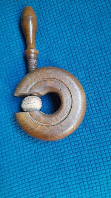 schiaccianoci in legno vintage modello a vite - Foto 7