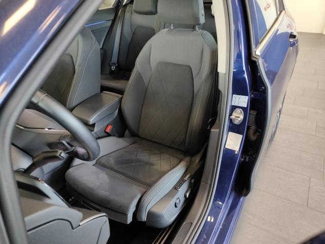 Volkswagen Golf 1.4tsi ehybrid Style DSG Fari IQ.Light Adap.Cruise - Foto 4