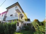 Villetta d'angolo su più livelli con giardino esclusivo