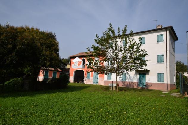 RUSTICO di 7 vani e di 240 mq (NERVESA DELLA BATTAGLIA) rif. RR642