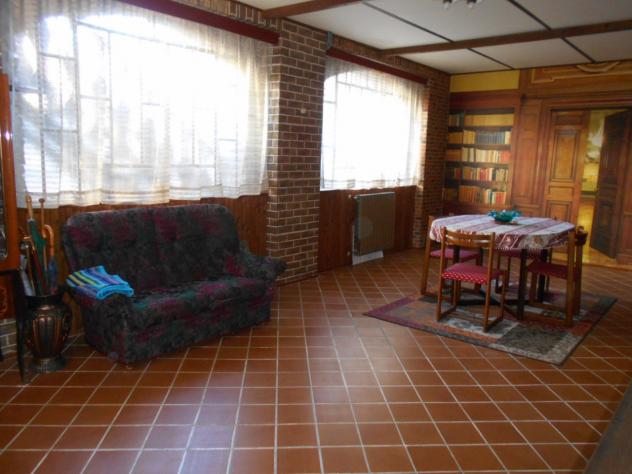 Spaziosa casa con due box auto e magazzino disposta su 2 piani oltre a sottotetto (non abitabile). Il Piano terra è composto da una taverna, uno spazi - Foto 10