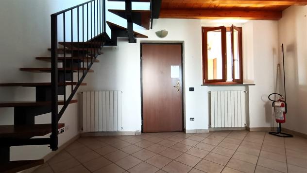In Caratteristico casale ristrutturato, accattivante appartamento su due livelli con travi a vista. - Foto 13
