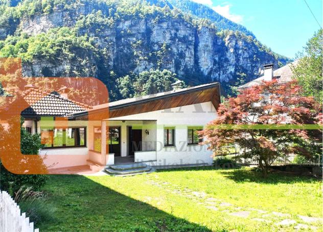 V000550 - VILLA CON 2 APPARTAMENTI GIARDINO E GARAGE
