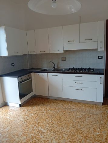 CUCINA IN DUE BLOCCHI