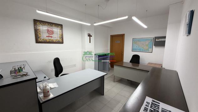 Rif. 9834 - Capannone commerciale zona "Ipercoop". - Foto 5