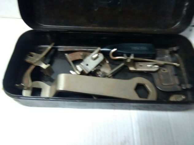 PFAFF macchina da cucire scatola latta con ricambi - Foto 10