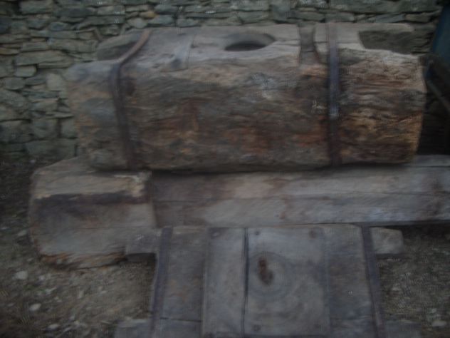 Antico frantoio intagliato in legno risalente a 230 anni fa - Foto 9