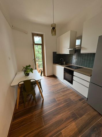 Trilocale ristrutturato con balcone e posto auto - Foto 7