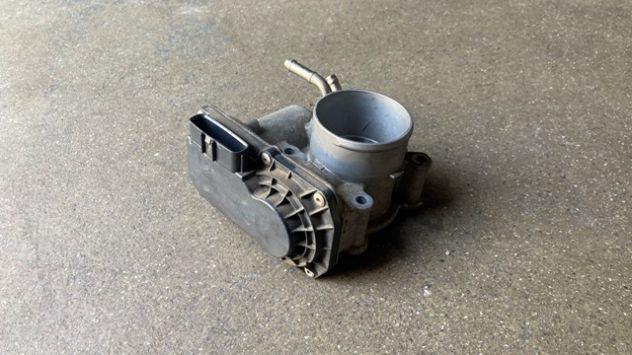 Corpo farfallato Toyota Yaris 1.3 benzina del 2010 (22030-47010)