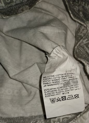 Vestito da donna grigio con fantasia cashmere, a maniche lunghe. - Foto 4