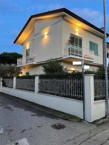 Villetta bifamiliare in vendita a Lido di Camaiore - Camaiore 130 mq Rif: 1392754