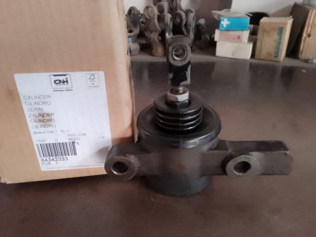 Cilindro con codice 84342333 presa di forza per trattori New Holland da sostitu