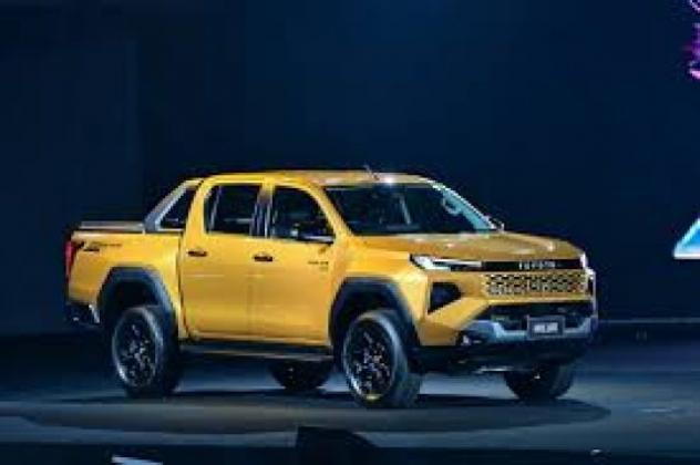 TOYOTA Hilux NG26 2.8 D-4D A/T 4WD 48V 4 porte Double Cab rif. 23719198