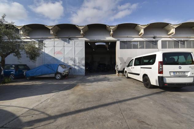 Capannone Industriale in vendita a Camporotondo Etneo