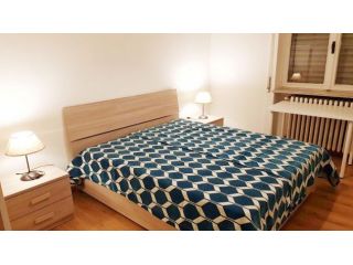 STANZA CON LETTO MATRIMONIALE ARREDATA MM UDINE