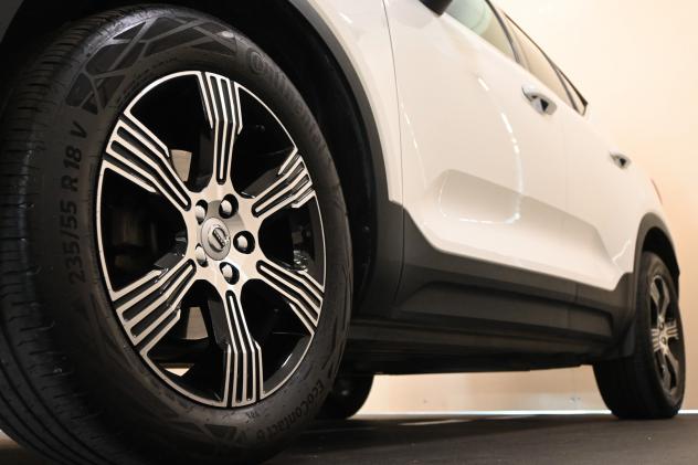 VOLVO XC40 (2017--) XC40 T2 Geartronic Momentum Pro - Foto 4