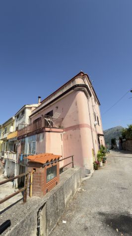 APPARTAMENTO RISTRUTTURATO SU DUE LIVELLI E VISTA MARE