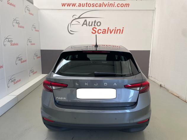 Skoda Fabia 1.0 MPI 80 CV Young Edition - Foto 6