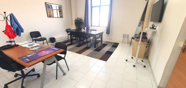 Locale ufficio attrezzato con posti auto - Foto 6
