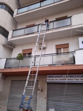 Noleggio autoscala con operatore traslochi low cost - Foto 4