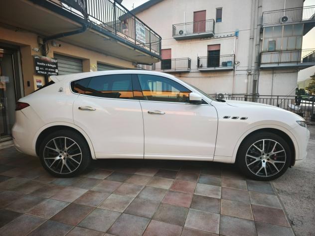 Maserati Levante SQ4 V6 430 CV TETTO - Foto 9