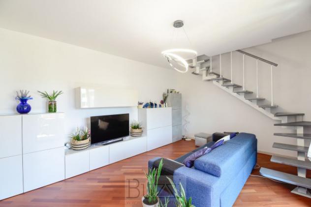 Appartamento di 166 m² con 5 locali e box auto in vendita a Nova Milanese