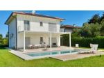 VILLA di 11 vani e di 200 mq (PIETRASANTA) rif. 75/V