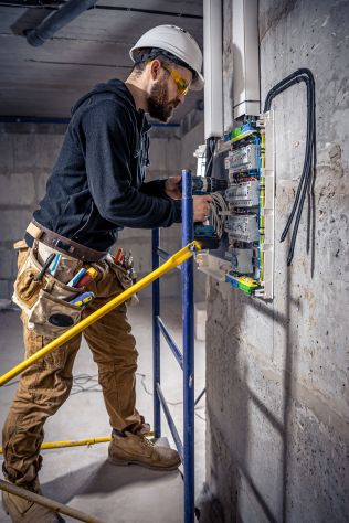 Elettricista di cantiere con esperienza Lavagno VR