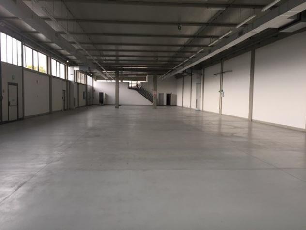 Capannone industriale in affitto a Porcari 1000 mq Rif: 651310