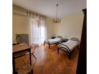 Un posto letto in condivisa con balcone per sole studentesse- B. Roma
