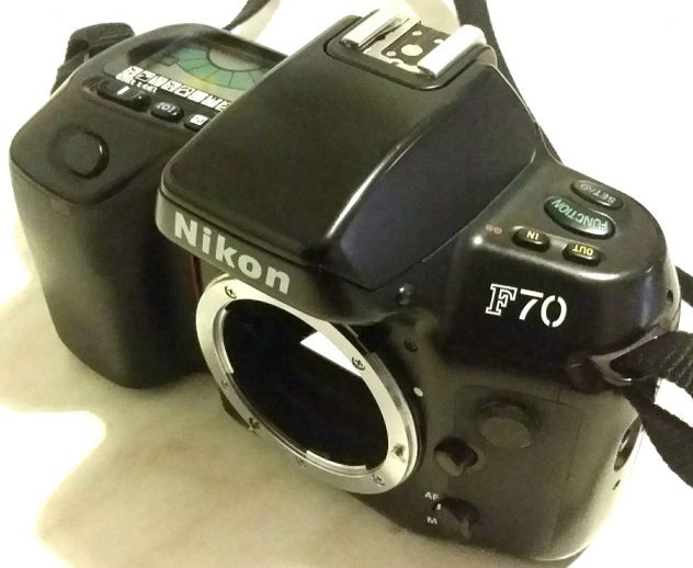 Corpo macchina fotografica Nikon F70 con libretto e la borsa a tracolla Apinar - Foto 9