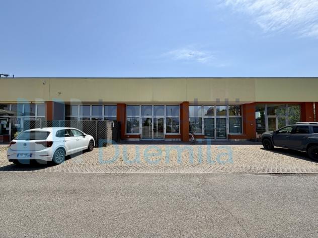 Locale commerciale in affitto a Sant'Agata Bolognese