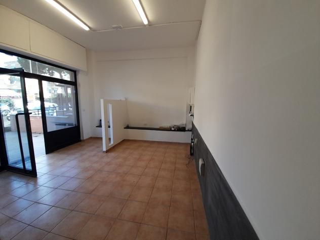 Locale commerciale in affitto a Ladispoli - Foto 4