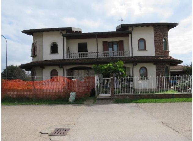 ASTA-Cuggiono (MI) Via Villapiena villa su piu livelli