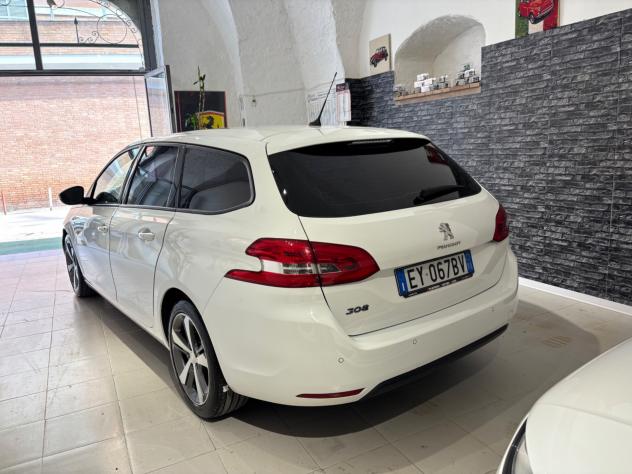 Peugeot 308 1.6 HDi 92 CV SW Allure - Foto 6
