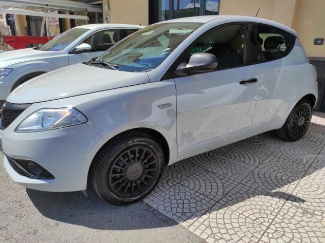 Lancia Ypsilon 2021 1.0 hybrid ubs aux bluetooth