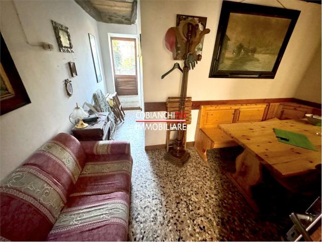 V000690 - UNGIASCA, CASA DA RISTRUTTURARE CON GIARDINO - Foto 16
