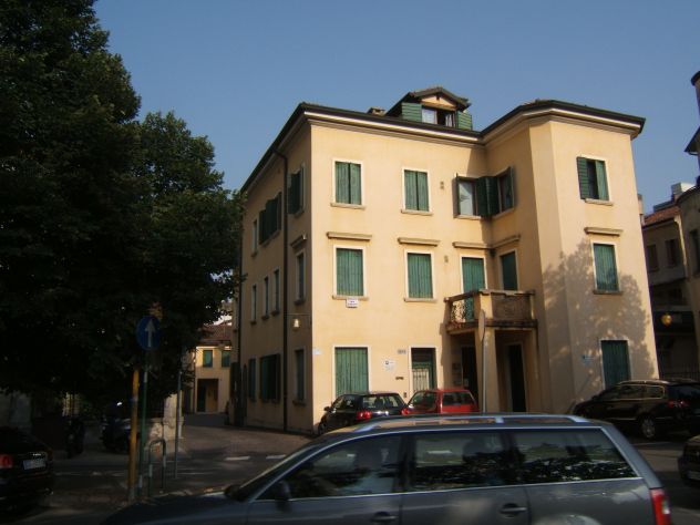 Affittasi ufficio molto luminoso