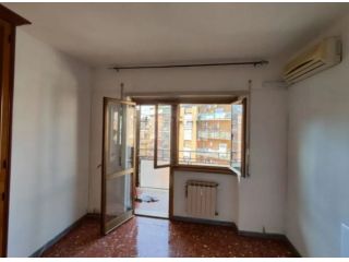 MONTI TIBURTINI STANZA CON BALCONE