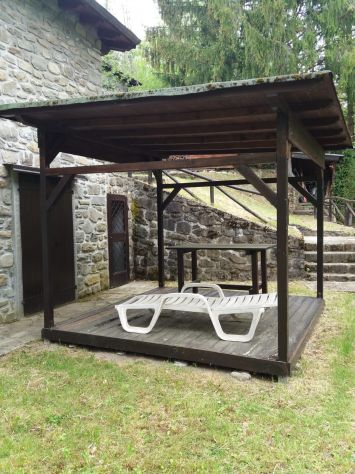 Villetta in sasso immersa nel verde - Foto 2