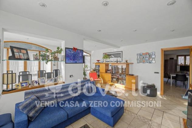 Villa di 260 m² con più di 5 locali e box auto doppio in vendita a Luino - Foto 4