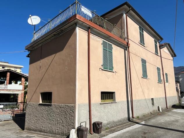 Casa semindipendente in vendita a Massa 230 mq Rif: 1391871