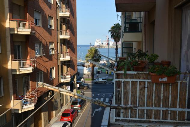 Pentalocale in vendita a Vado Ligure