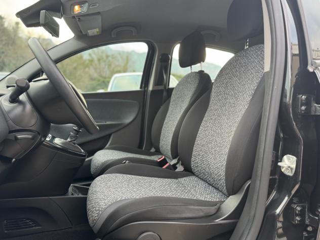 Lancia Ypsilon 1.0 FireFly 5 porte S&S Hybrid Silver - Foto 9