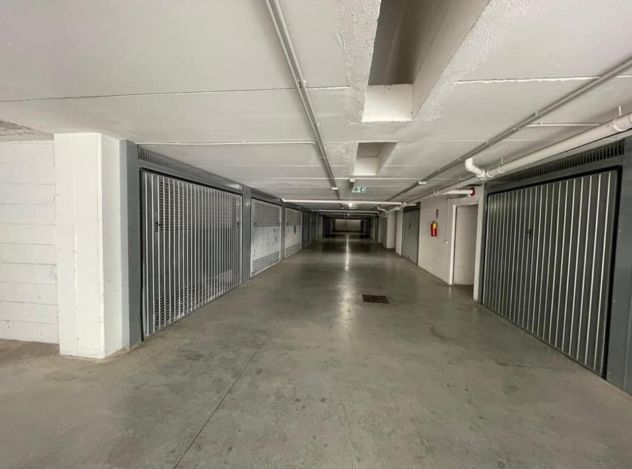 AFFITTO BOX FRONTE METRO A BATTISTINI - Foto 2