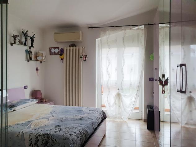 MASSA, loc. Quercioli, villetta singola distribuita su due livelli con giardino su quattro lati. L'immobile è composto di ampio soggiorno, cucina e ba - Foto 8