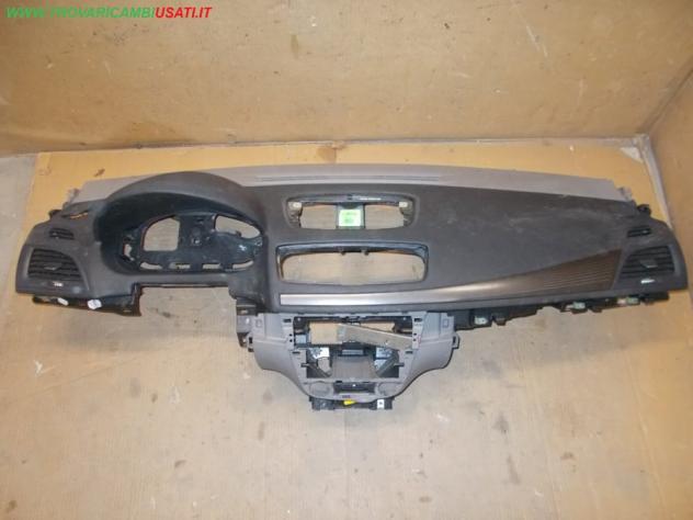 CRUSCOTTO GRIGIO SCURO MET. RENAULT MEGANE (K95) Sportour Carrozzeria Allestimenti interni Cruscotto strumenti RENAULT - MEGANE 5P - 01-05-2012 -