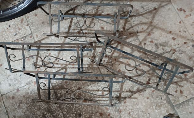 Fioriere portavasi vintage in  ferro battuto non industriale, ma reale