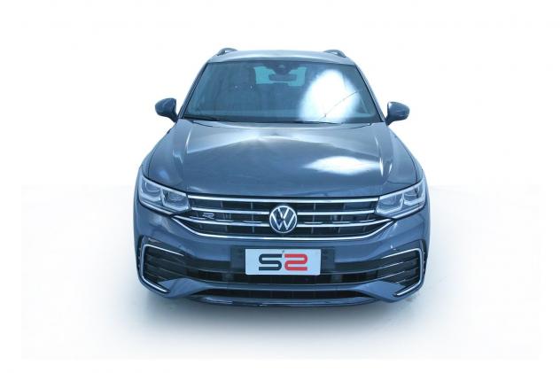 Volkswagen Tiguan 2.0 TDI SCR 150 cv R-Line DSG / ACC - Drive Assistence Pack - Cerchi 19" - Park Assist - Fari LED Performance - Videocamera per retr - Foto 2